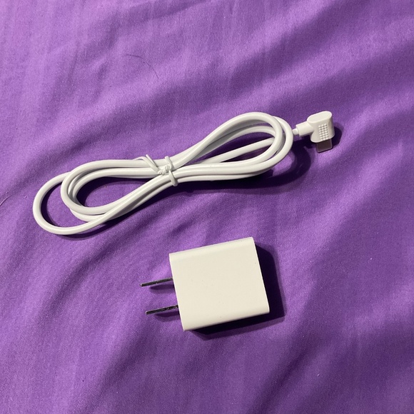 Arlo cameras (2) with charging cord. H136 - Picture 4 of 4